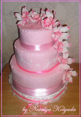 Свадебные с сахарными цветами.