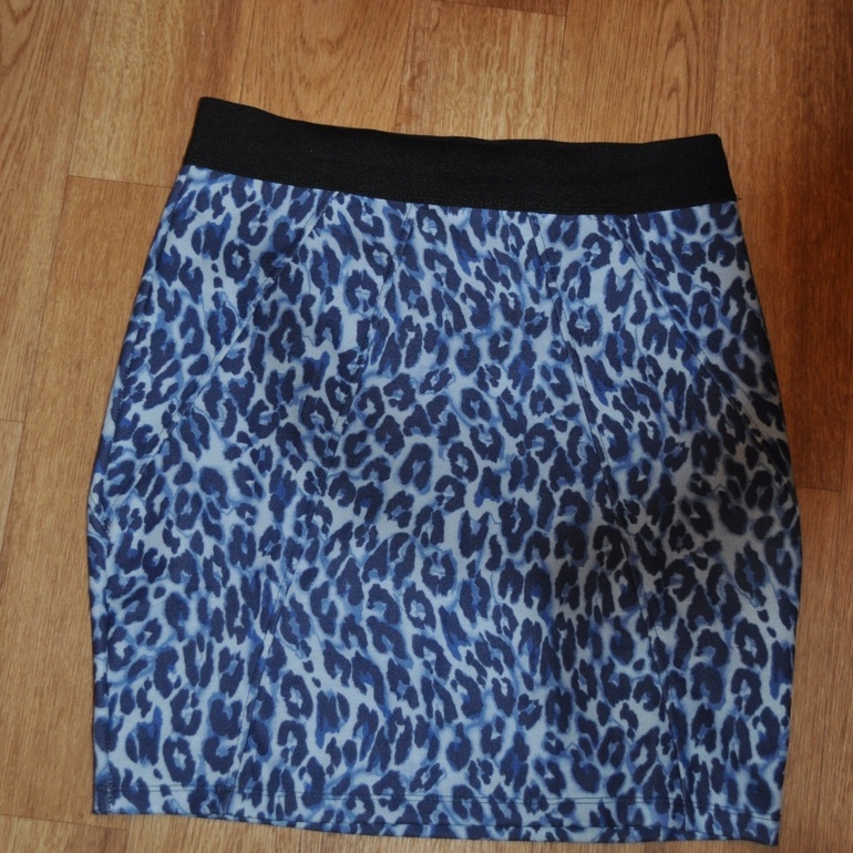 Много одежды в отличном состоянии(разные размеры)верхняя одежда. Буду добавлять.