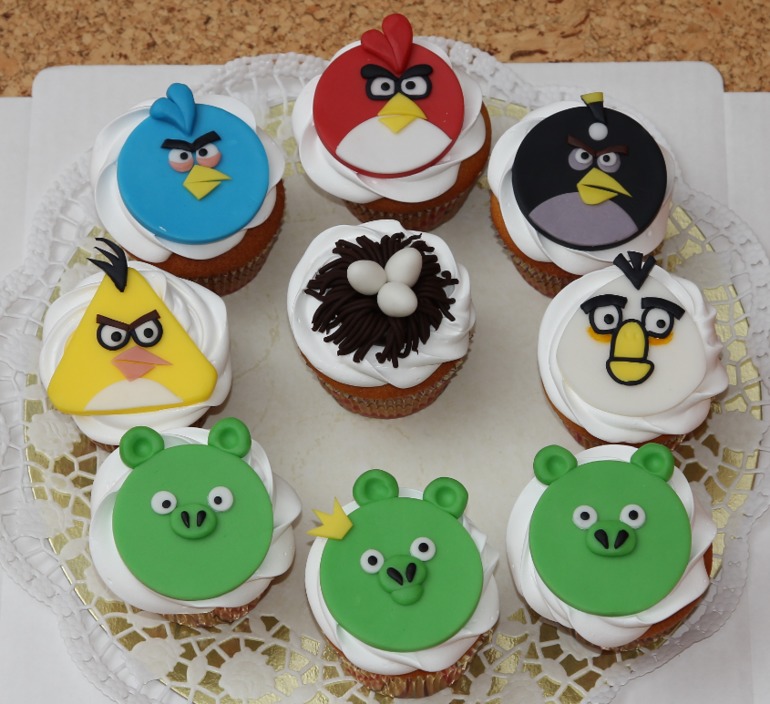 Злой птяптя с капкейками :о)