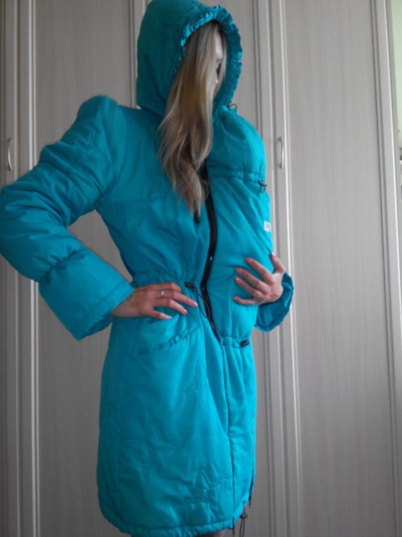 Продам демисезонную слингокуртку.