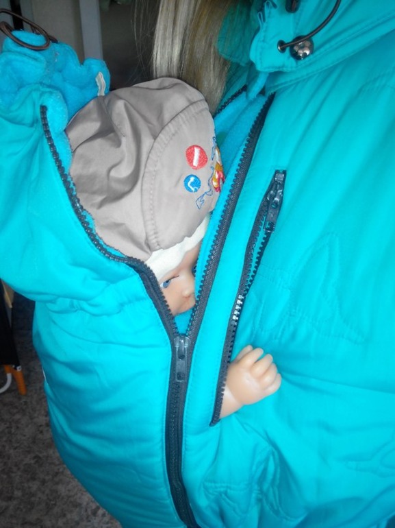 Продам демисезонную слингокуртку.