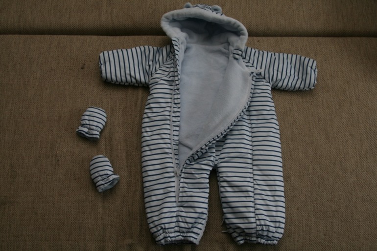 Проодам комбинезон-трансформер Mothercare 6-9 мес. 1500руб.