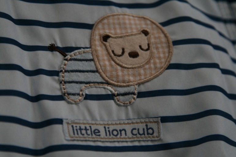 Проодам комбинезон-трансформер Mothercare 6-9 мес. 1500руб.