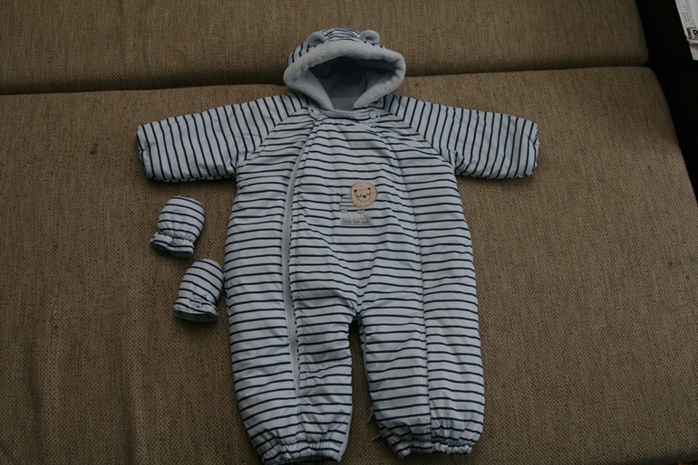 Проодам комбинезон-трансформер Mothercare 6-9 мес. 1500руб.