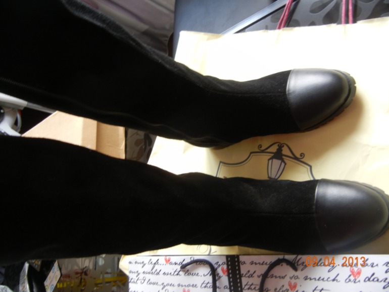 Продам сапоги новые  40р и резиновые 37р