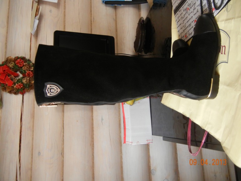 Продам сапоги новые  40р и резиновые 37р