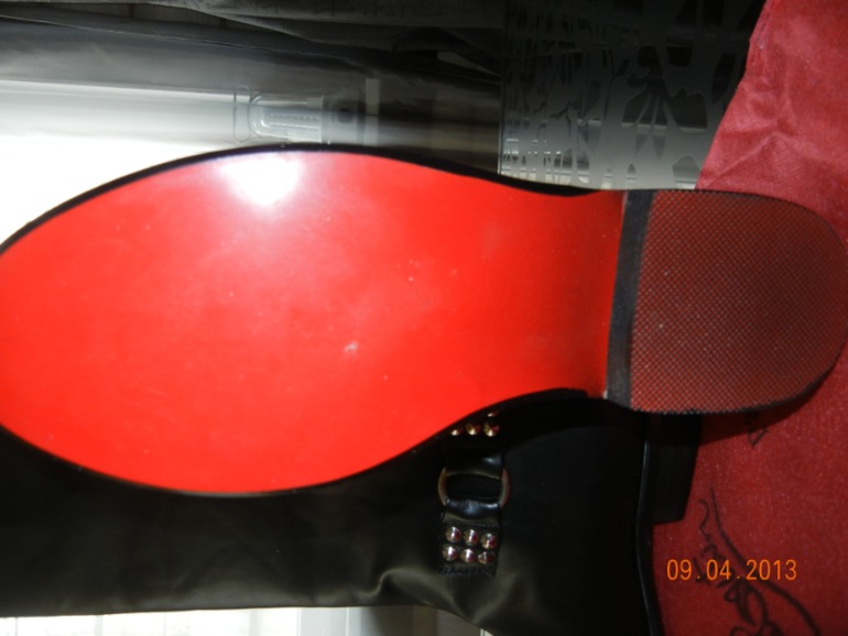 Продам сапоги новые  40р и резиновые 37р