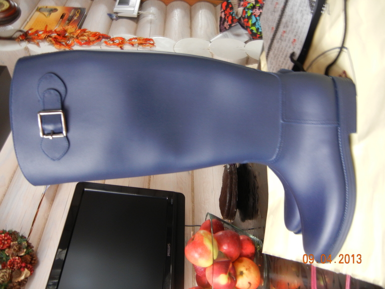 Продам сапоги новые  40р и резиновые 37р