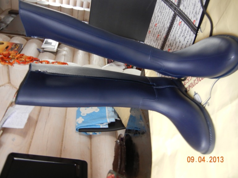 Продам сапоги новые  40р и резиновые 37р