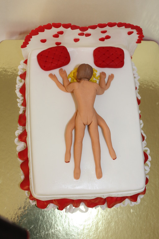 Торт "Кровать". На годовщину совместной жизни!