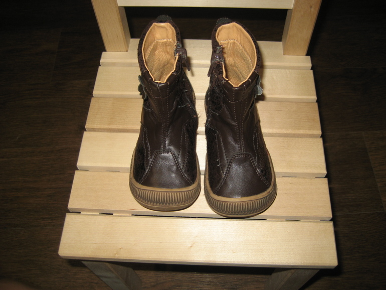 Зимняя и осенняя обувь на девочку.Регион.