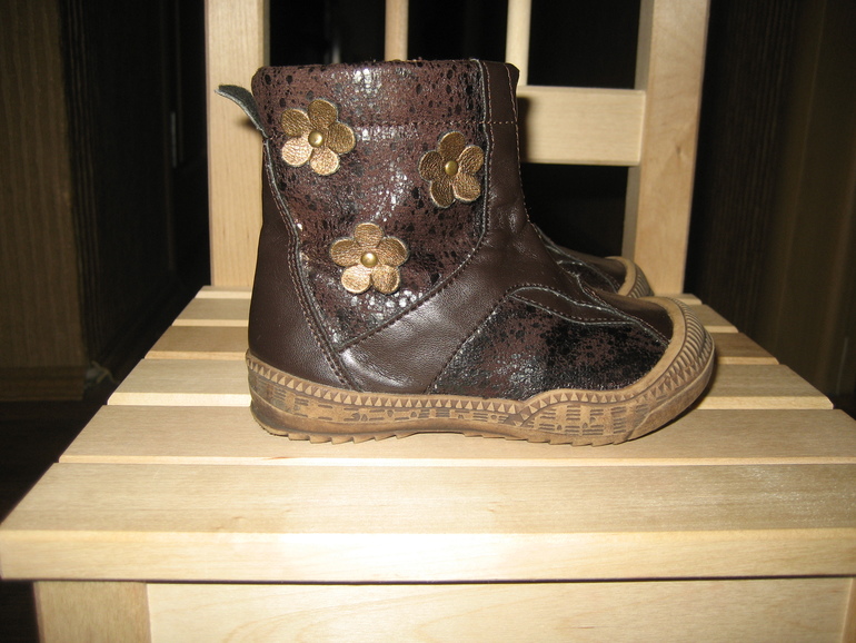 Зимняя и осенняя обувь на девочку.Регион.