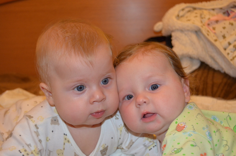 у меня есть дочка ей скоро пол годочка)))