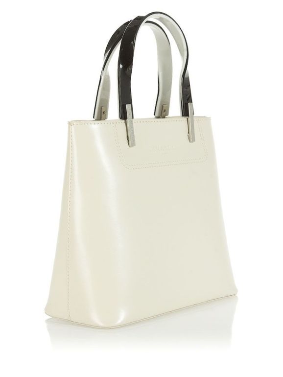 Ищу модельки сумок, можно копии. Потеряла девушку с такими модельками.....