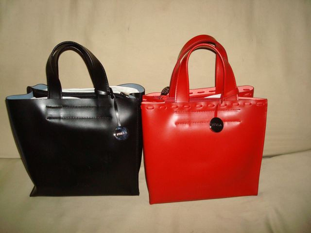 Ищу модельки сумок, можно копии. Потеряла девушку с такими модельками.....