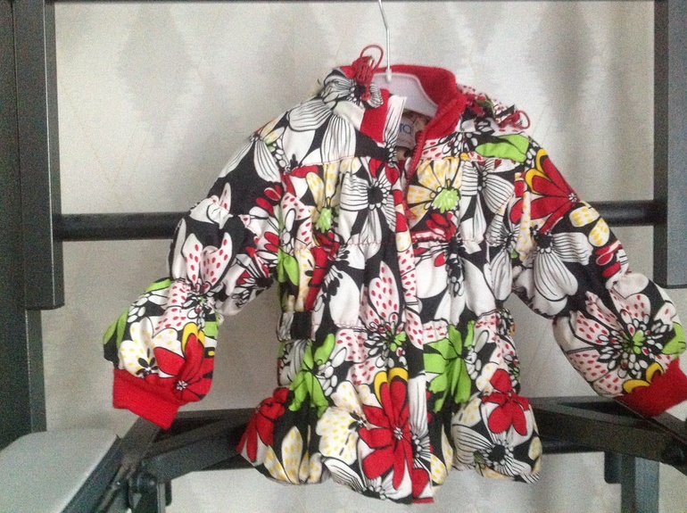 Продаю осеннюю курточку фирмы Аврора 92 размер и к ней резиновые сапожки 24 размер 600 рублей