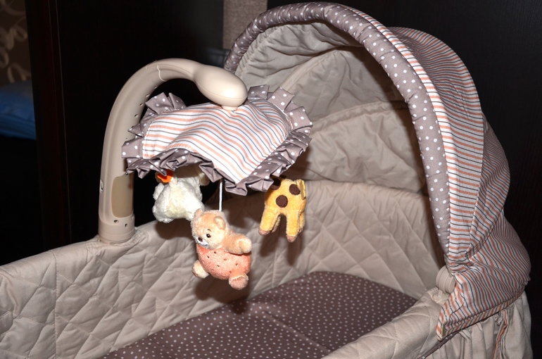 ПРОДАМ колыбель Simplicity 3014 LOL 4000 руб.