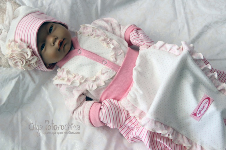 Несколько комплектов для малышей.