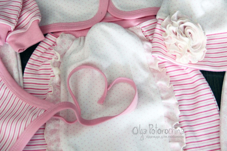 Несколько комплектов для малышей.