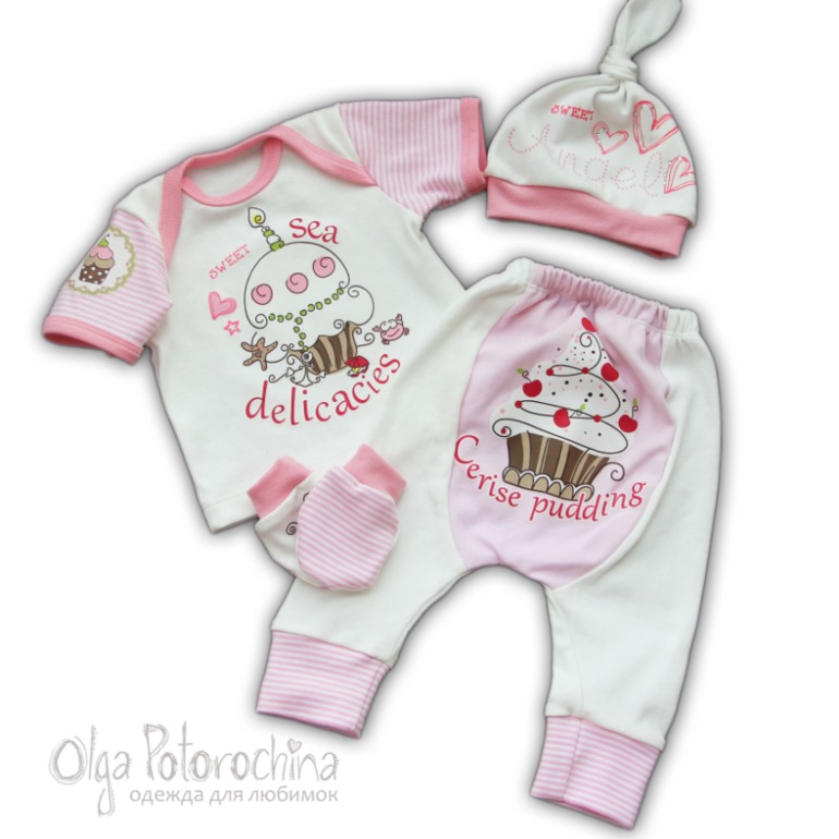 Несколько комплектов для малышей.