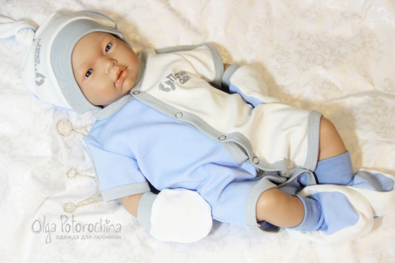 Несколько комплектов для малышей.