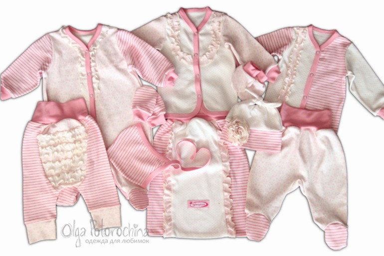 Несколько комплектов для малышей.