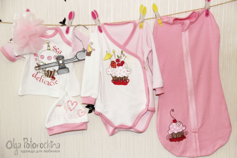 Несколько комплектов для малышей.