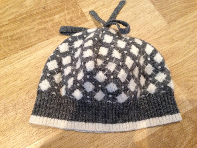 Стильное пальтишко D&G для девочки.