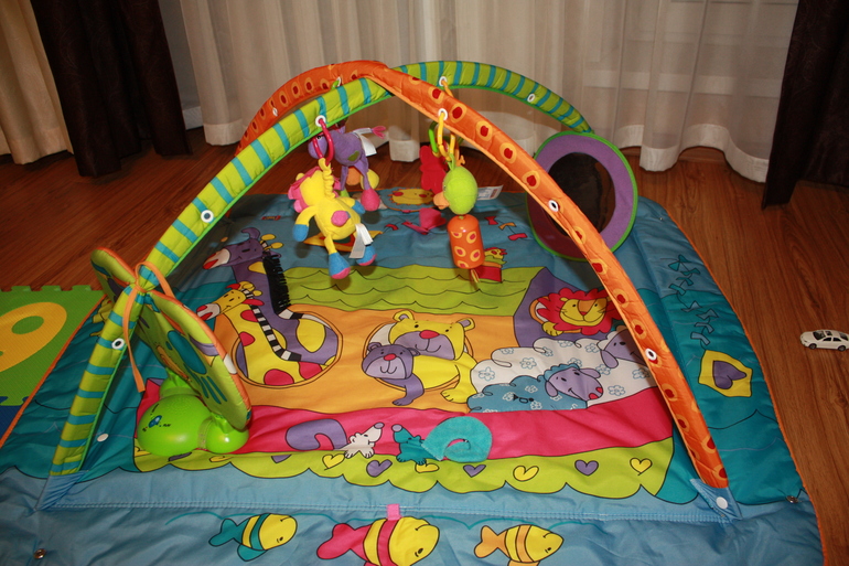 Коврик с игровым центром