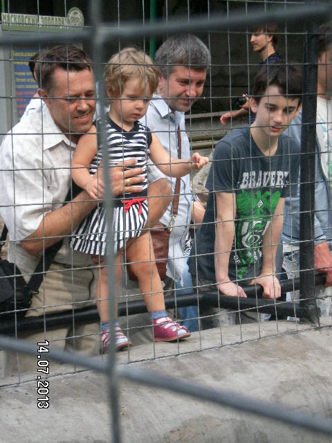 Всей семьёй поехали в зоопарк