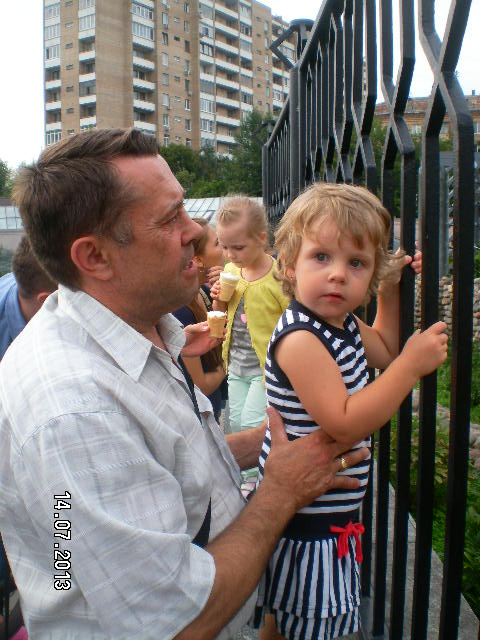 Всей семьёй поехали в зоопарк