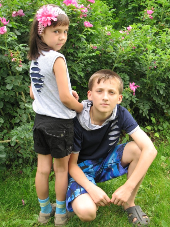 По футболке сыну и дочке