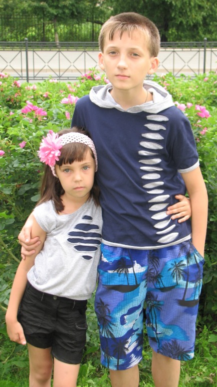 По футболке сыну и дочке