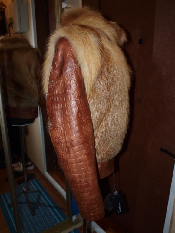 Красивые жилетки из натурального меха -супер вещь для холодной осени!!! цены от 11 000 рублей