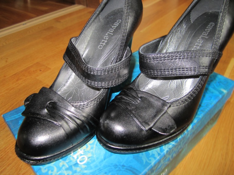 Продам новые туфли CavaLetto