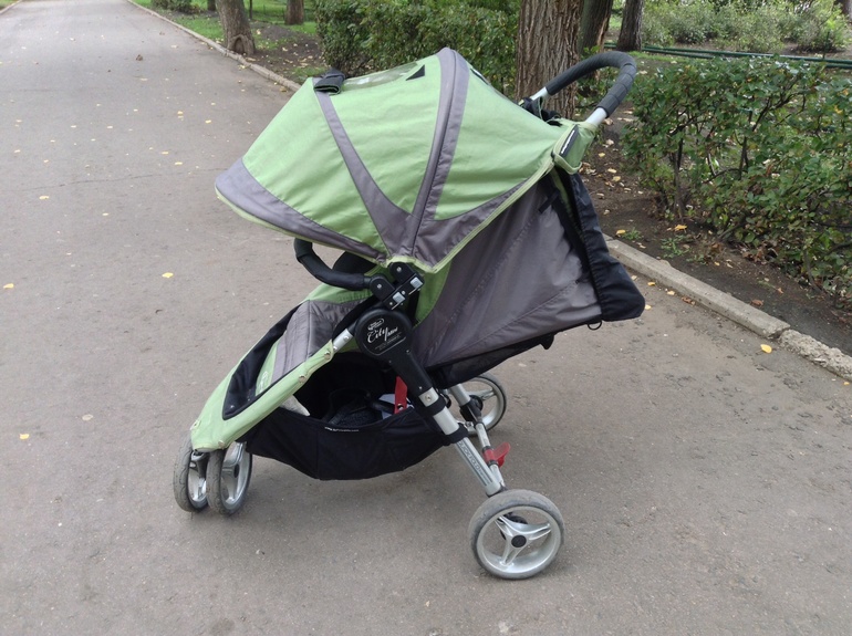 Продам детскую прогулочную коляску Baby jogger city mini 5500 руб. и бампер оригинальный 1500 руб.