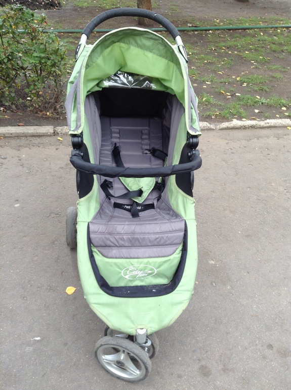 Продам детскую прогулочную коляску Baby jogger city mini 5500 руб. и бампер оригинальный 1500 руб.