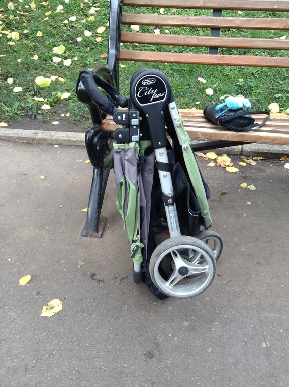 Продам детскую прогулочную коляску Baby jogger city mini 5500 руб. и бампер оригинальный 1500 руб.