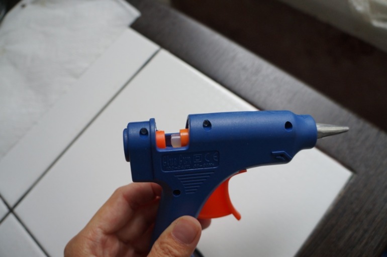 Осенний жираф и восковой пистолет