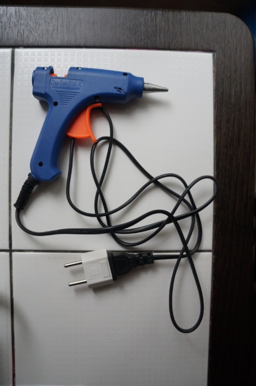 Осенний жираф и восковой пистолет