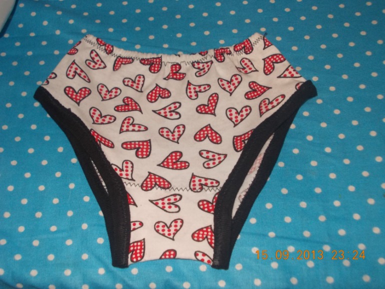 доделала кофточку и пошила трусики)))))