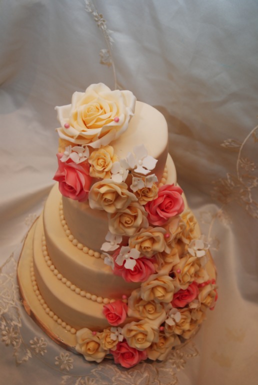 Свадебный каскад роз