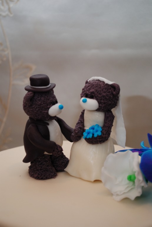 Свадебный торт с орхидеями и миньонами