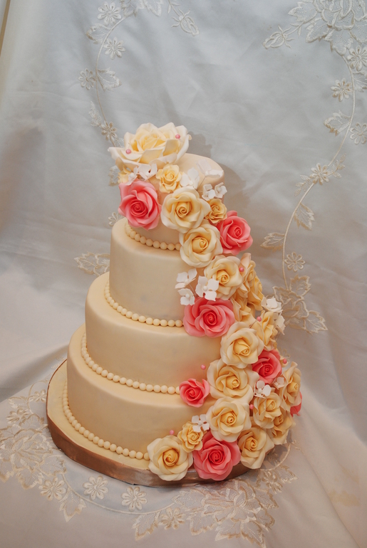 Свадебный каскад роз