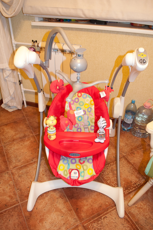 Продаю Б/У качели Электрокачели Graco silhuette