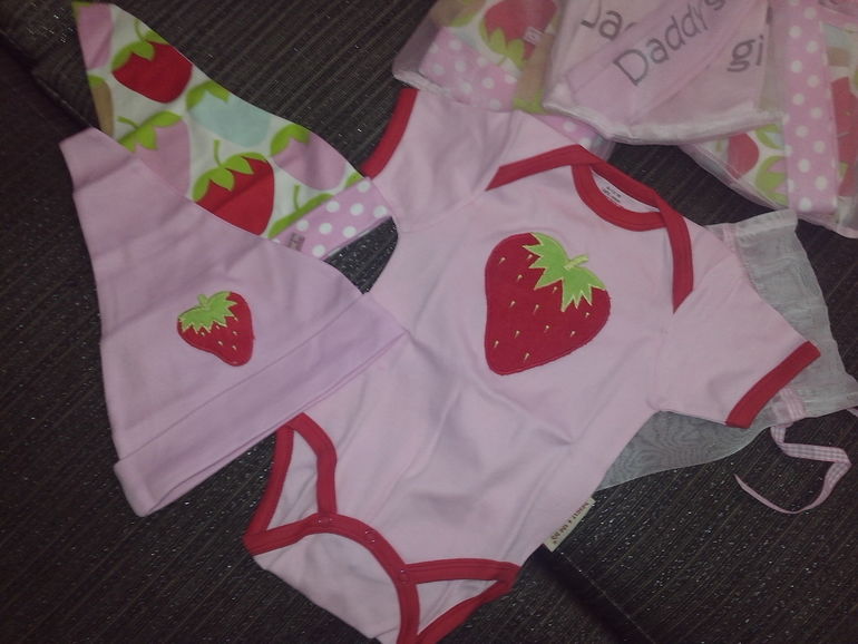 В наличии 6-12м. Английский бренд. стильно,ярко,удобно! Отличный подарок. Москва