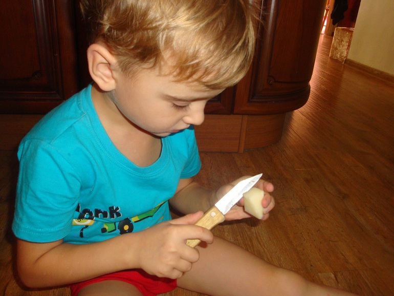 Первая почищенная картошка!