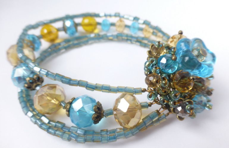 Захотелось сочетания голубого с жёлтым.