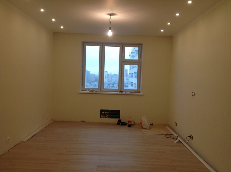 а вот и наш незаконченный ремонт.объединение кухни и гостиной!