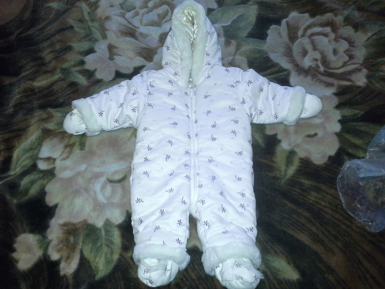 продаю комбтинезон 6-9 месяцев 1200р